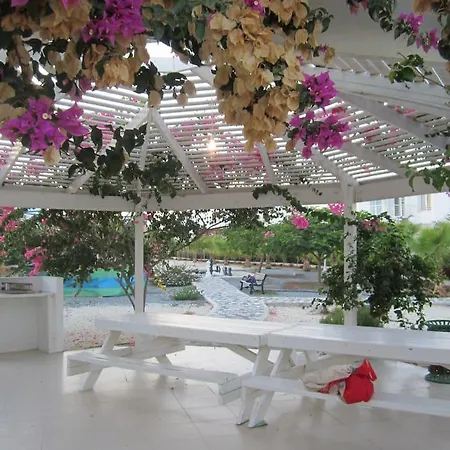 Caezar Beach Apartament Viktoriya شقة